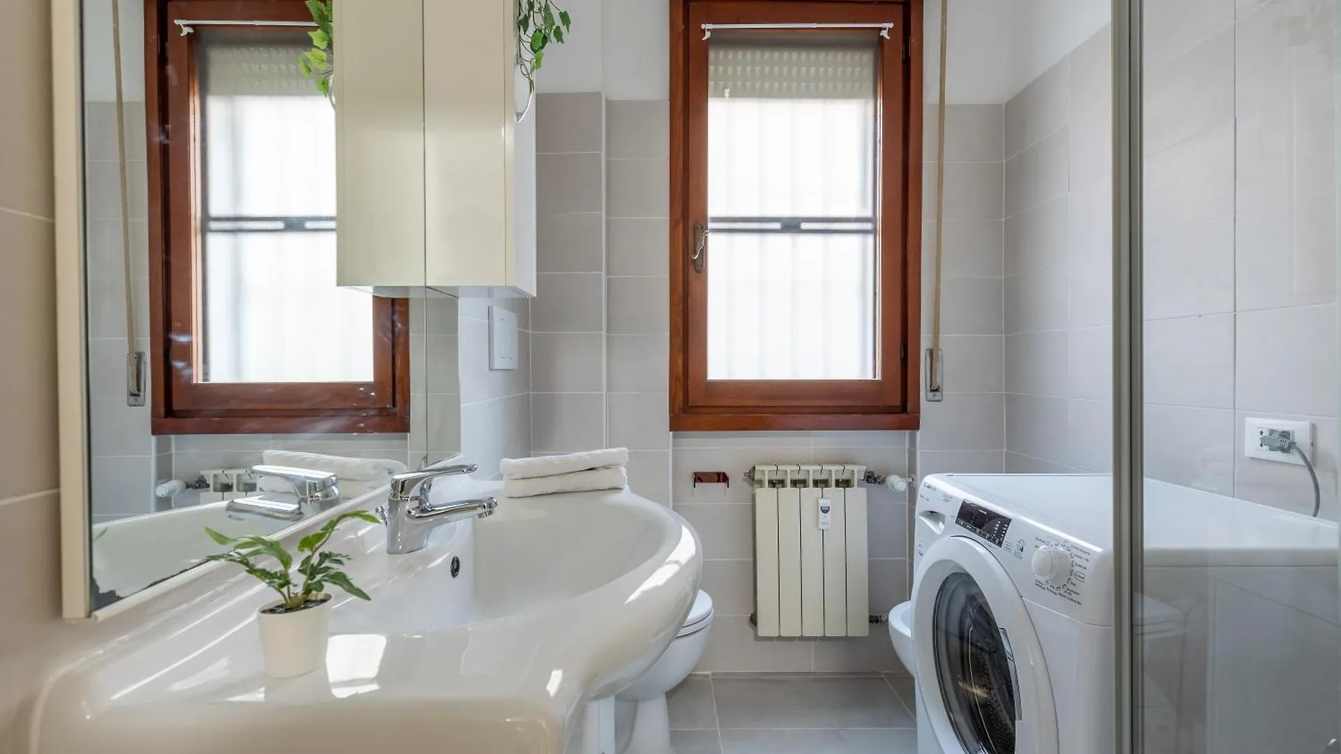 Pisa Bright And Modern Apartment X4